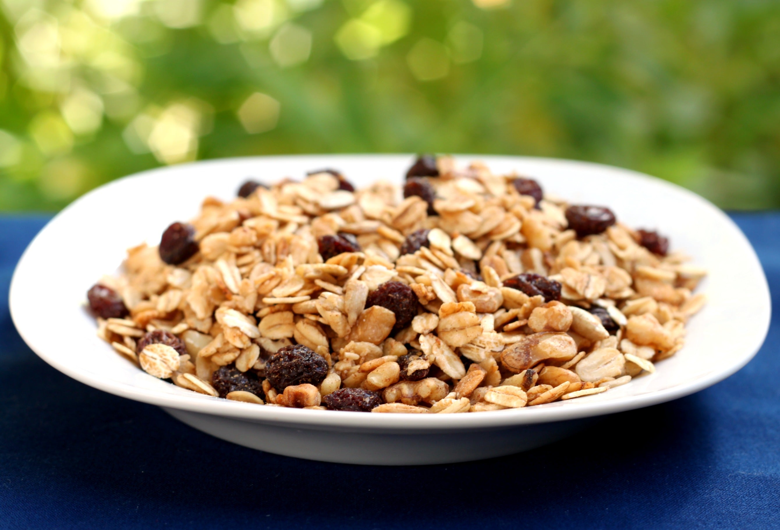 Homemade Hemp Granola: A Nutritious and Crunchy Breakfast Delight